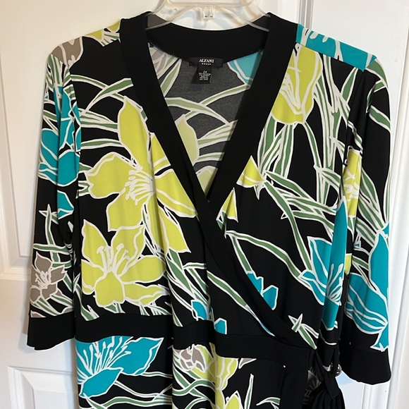 Silent live auction - Plus size dress - Picture 2 of 3